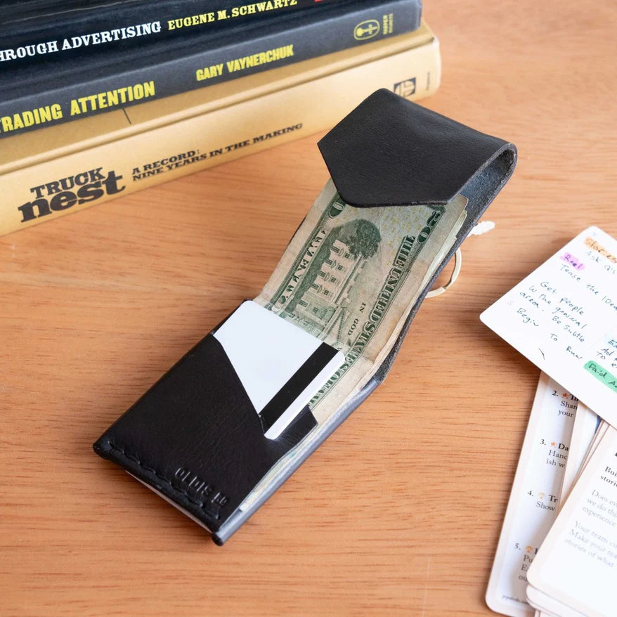 Billetera de Cuero Minimalista: Estilo Premium Sin Complicaciones.