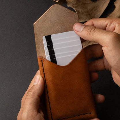 Billetera de Cuero Minimalista: Estilo Premium Sin Complicaciones.